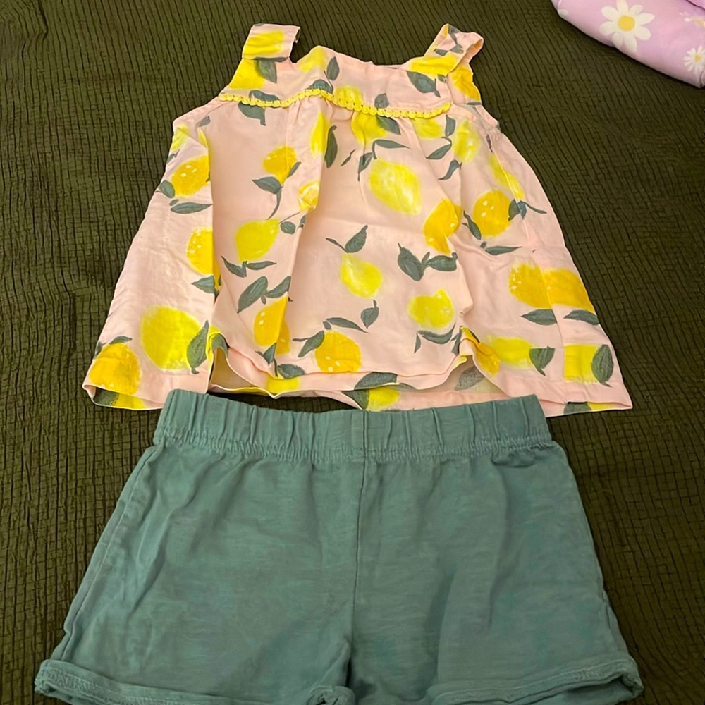 Carter’s 4T lemon tank top and short set. Excellent conditon!